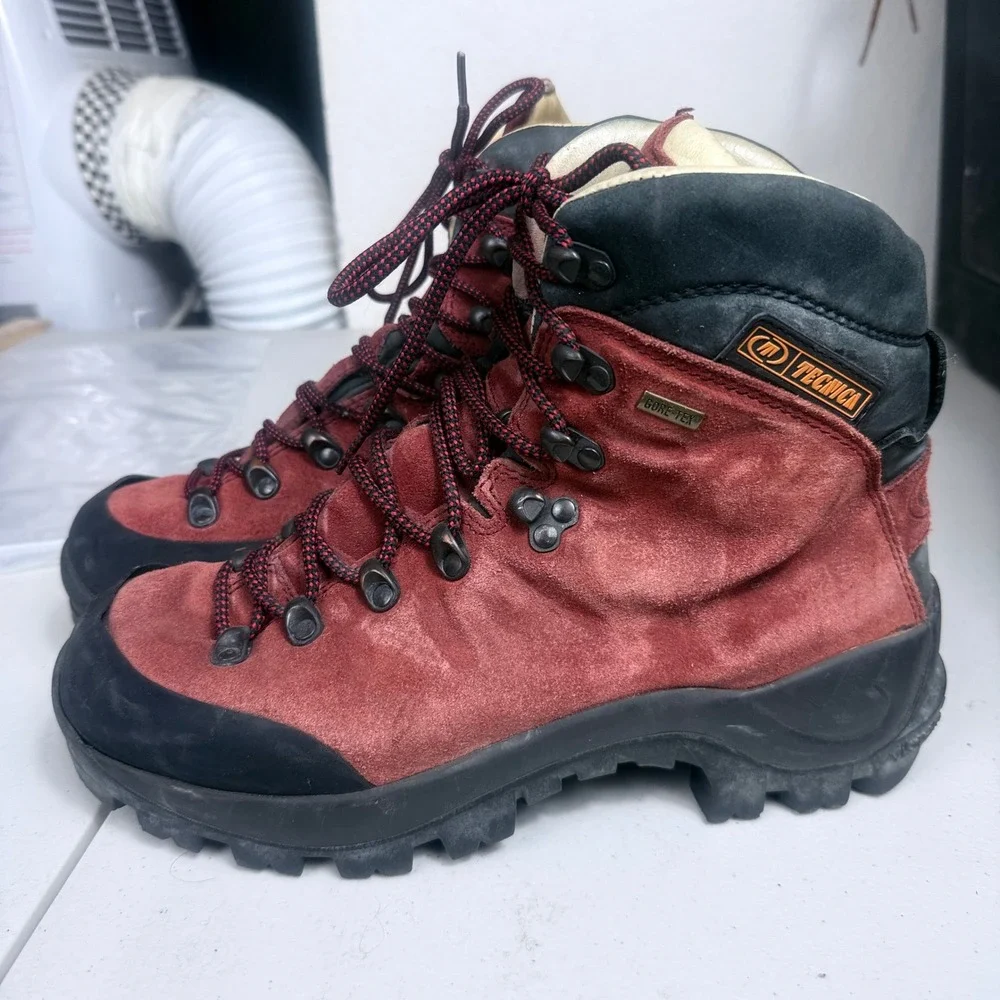 Tecnica hiking boots